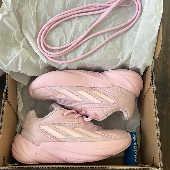 GIRL PINK TODDLER ADIDAS OZELIA CLEAR PINK 8C - 8 CUTE FASHION HOT SNEAKERS - Picture 2 of 7